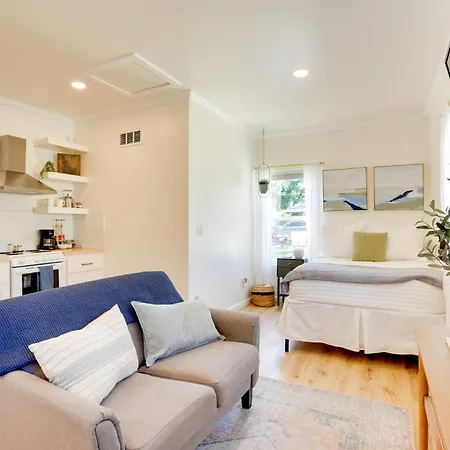 Centrally Located Studio 3 Mi From Downtown!